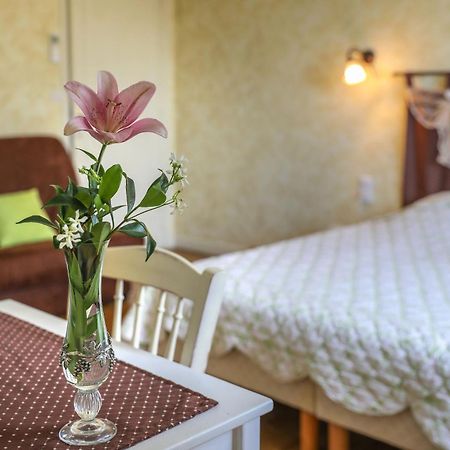 Le Nid De L'Ecureuil Bed & Breakfast Brens  Exterior photo