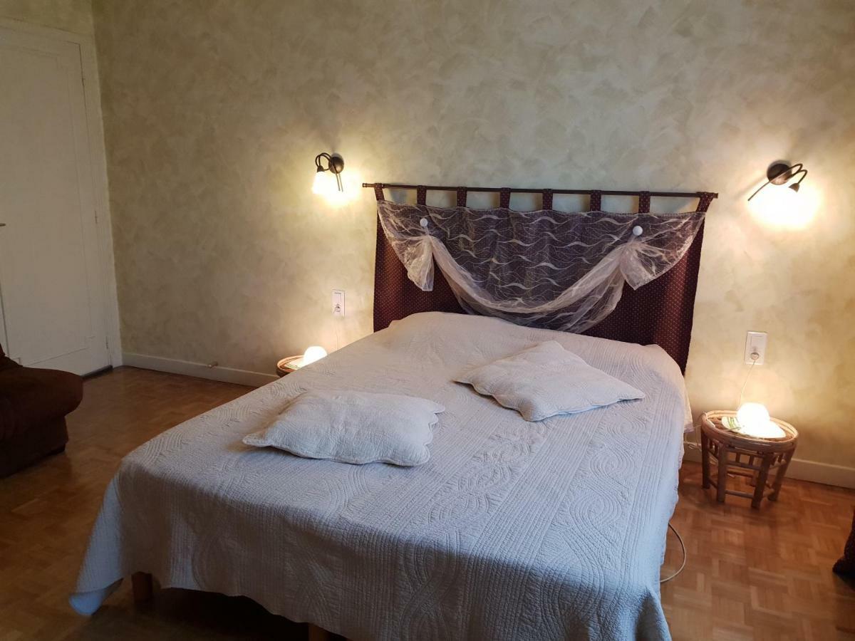 Le Nid De L'Ecureuil Bed & Breakfast Brens  Exterior photo