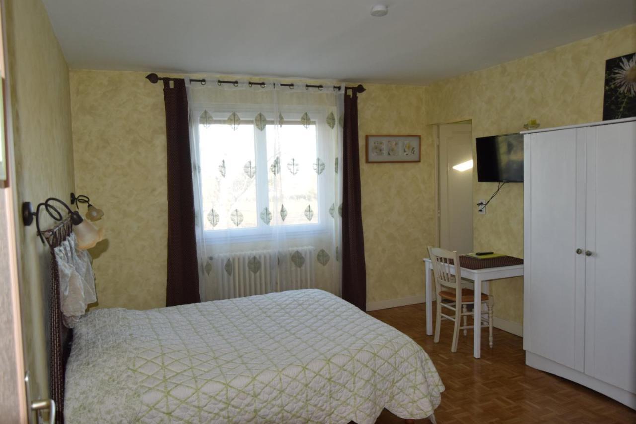 Le Nid De L'Ecureuil Bed & Breakfast Brens  Exterior photo